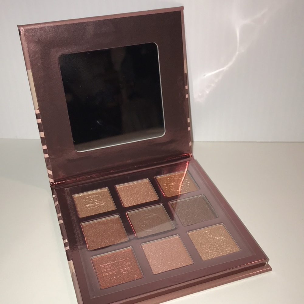 W7 Eyes of London Eyeshadow Palette NEW